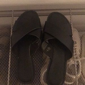 Criss Cross slide sandals
